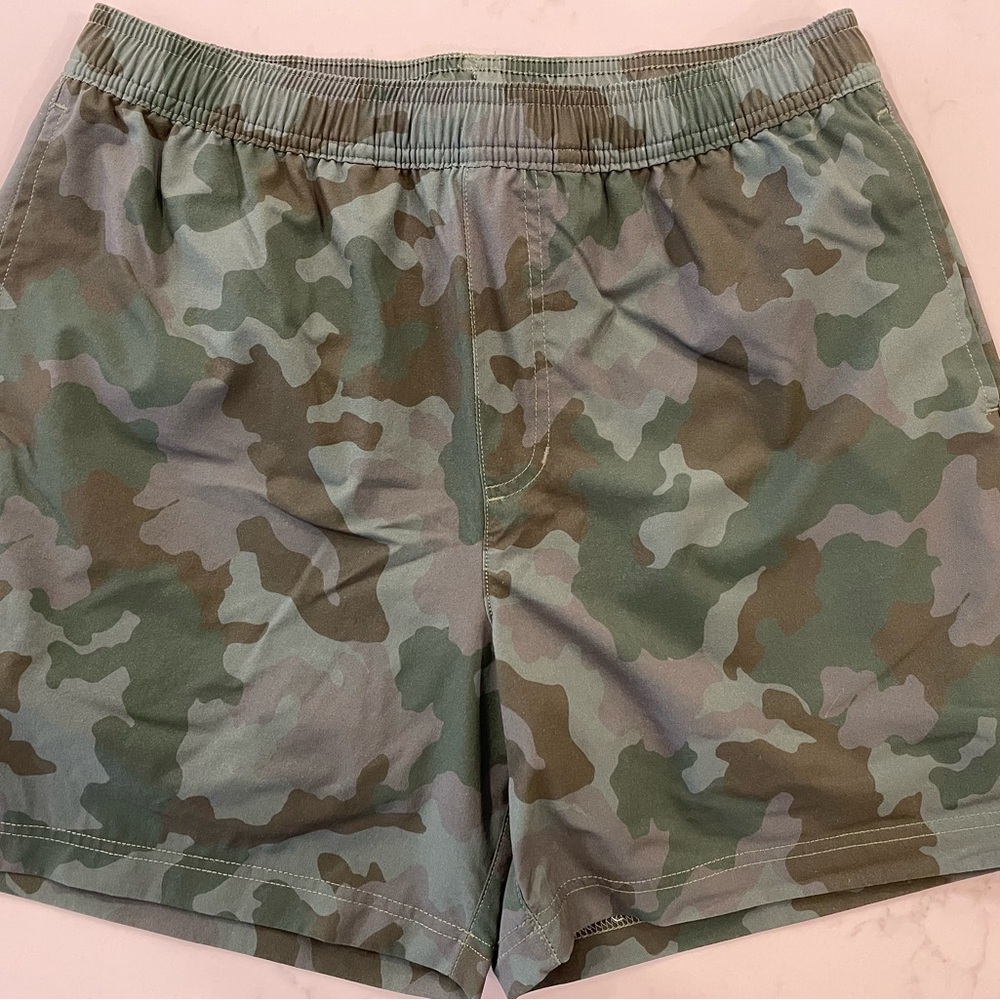 Chubbies Men’s Sport Short Green Camo 5.5” lined - M